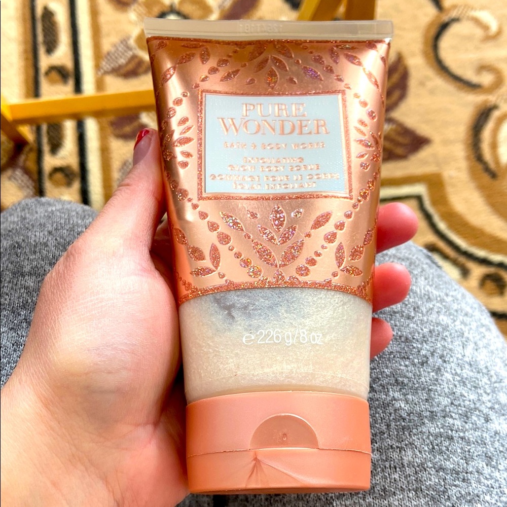 Bath & Body Works pure wonder glow body scrub